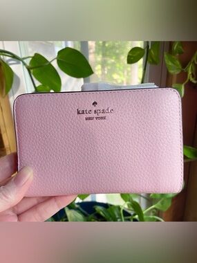 Kate Spade Bifold Pink Leather Wallet w/ID Window Snap Closure & Card Slots NWOT